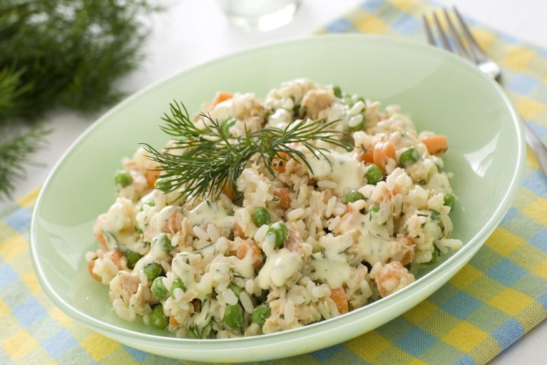 Riso con salmone, piselli e finocchietto