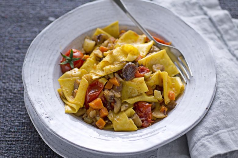 Maltagliati con ragù di zucca e castagne