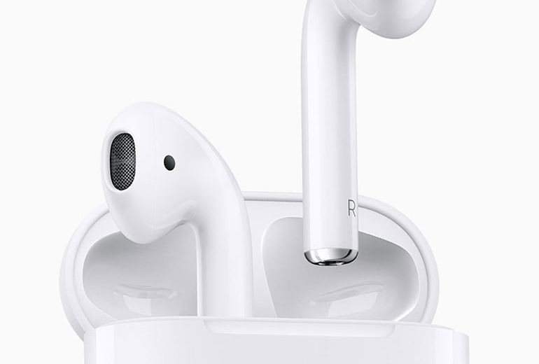 Sono arrivati i nuovi AirPods di Apple: si ricaricano wireless e durano il doppio