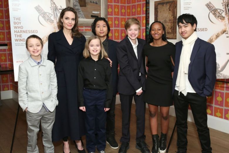 I figli di Brad Pitt e Angelina Jolie dopo il divorzio sono più uniti che mai (ecco perché)