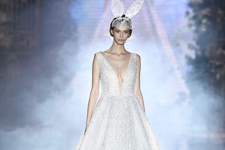 Emé in Wonderland: lo show del brand di abiti da sposa tra fiaba e realtà