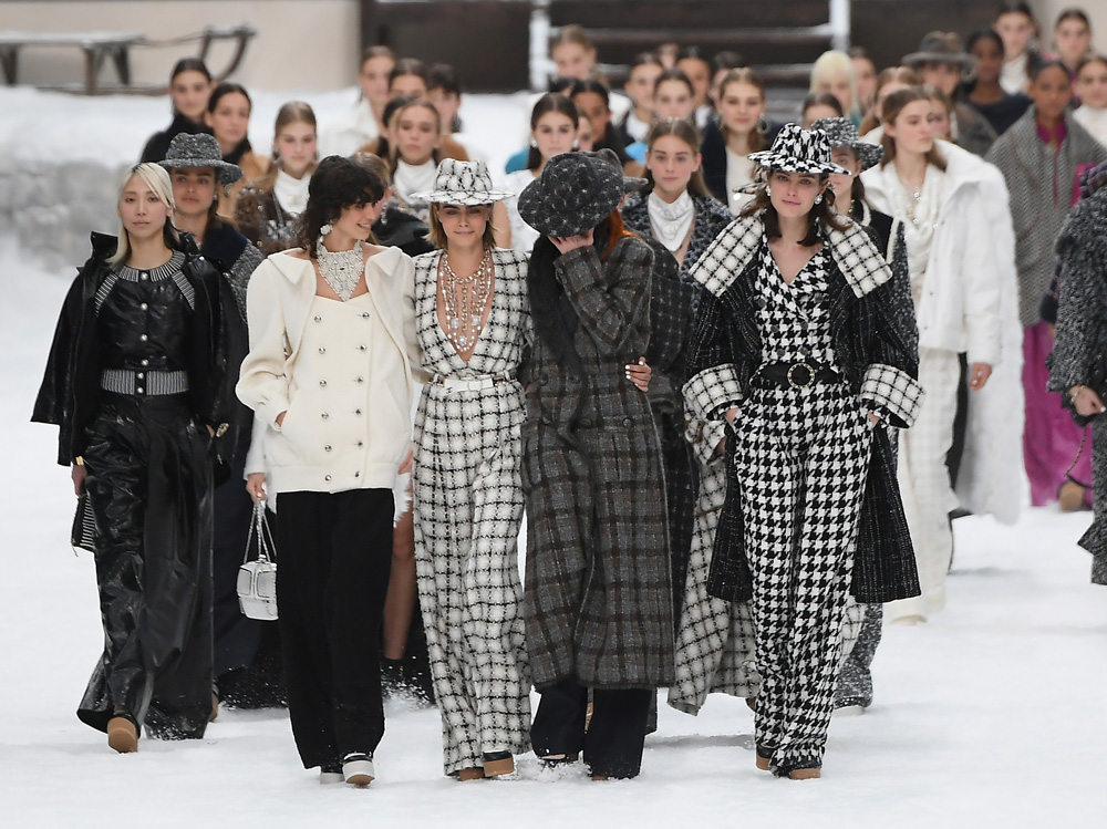 cara-delevingne-finale-chanel