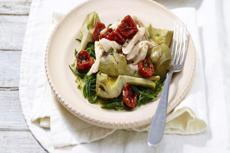 Insalata di pollo con barba di frate e carciofi