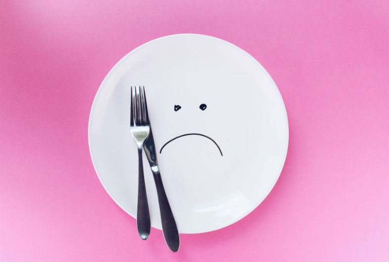 Mangiare poco non fa dimagrire, anzi: ecco perché