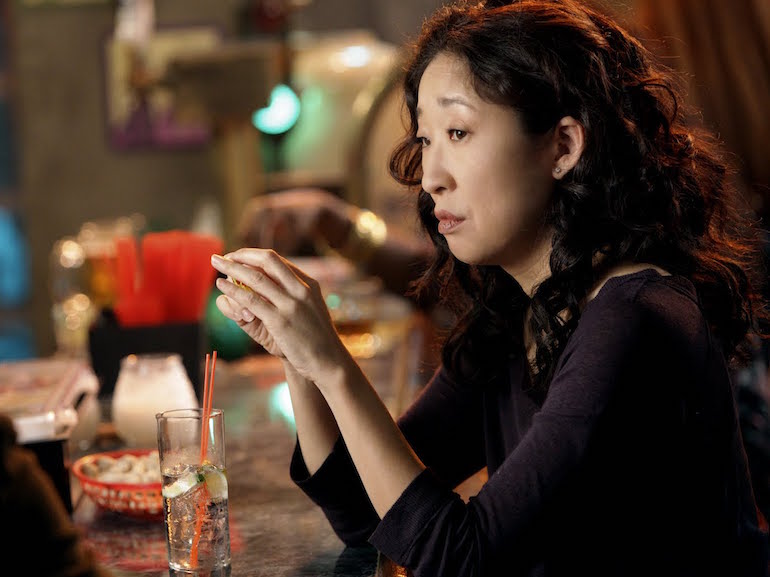 Sandra Oh sguardo triste