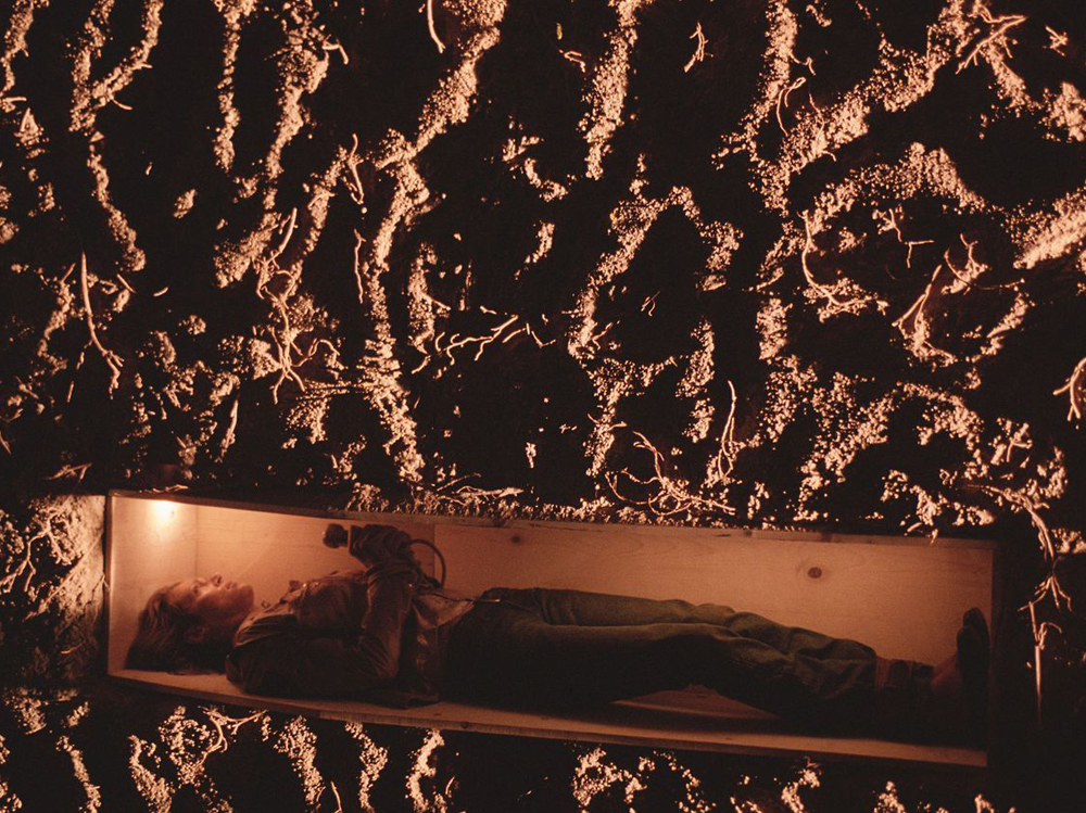 02-uma-thurman-sepolta-kill-bill