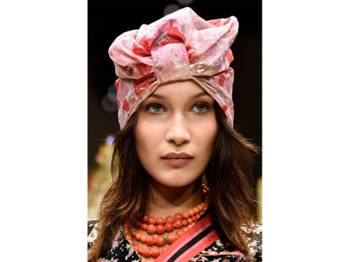 Foulard per capelli: come portarlo per l'estate 2019, a turbante o bandana