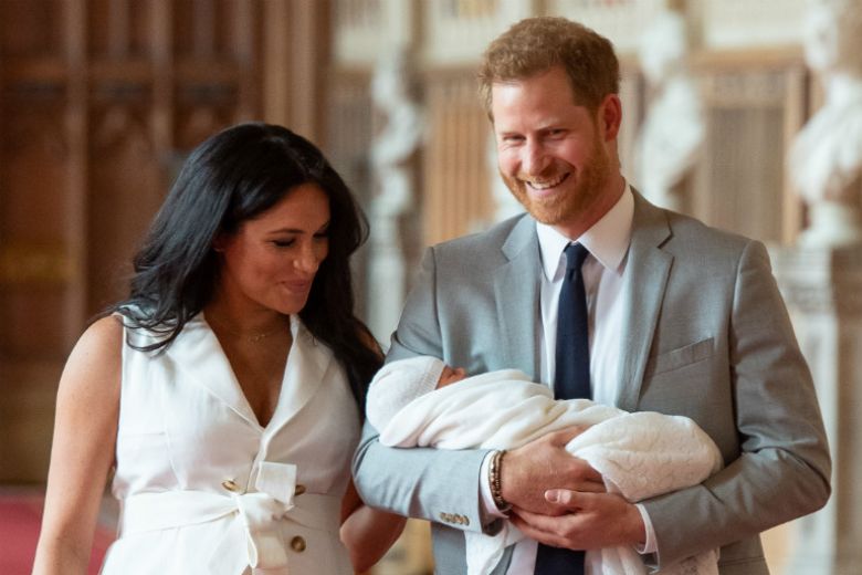 Meghan e Harry hanno rotto 8 tradizioni per la nascita del figlio Archie