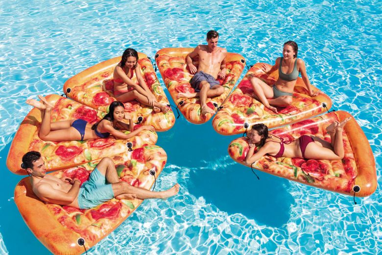 I gonfiabili più belli da sfoggiare in spiaggia e piscina quest’estate