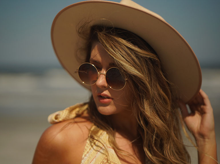 come-curare-i-capelli-al-mare-mobile