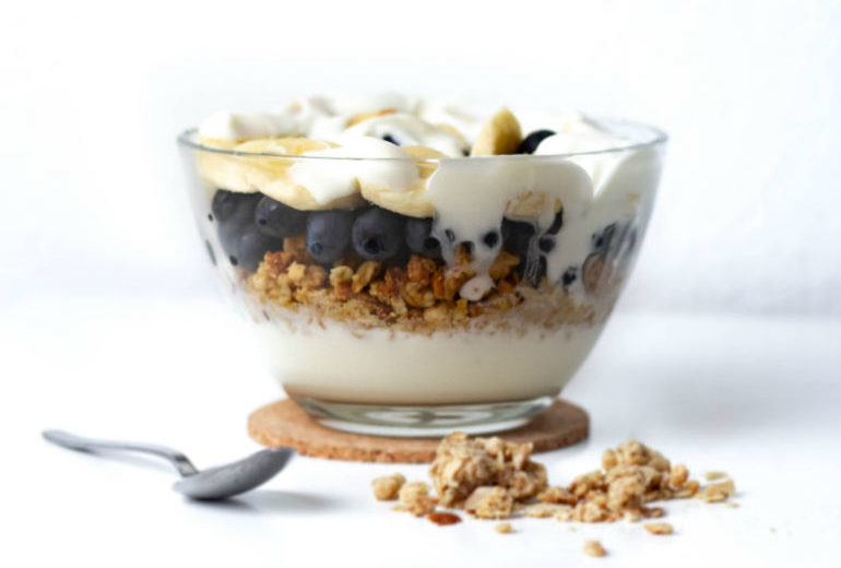 Lo yogurt greco fa dimagrire? Ecco cosa c’è di vero (e cosa no)