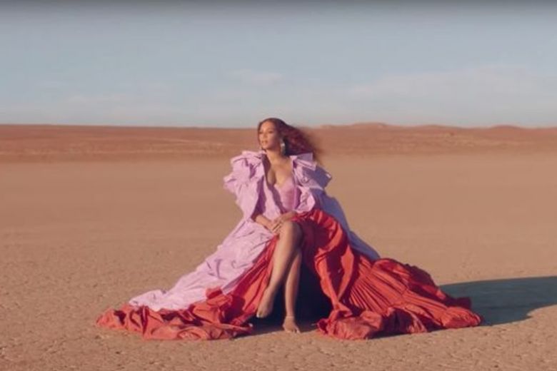 Tutti i look indossati da Beyoncé nella canzone “Spirit” per il film “Il Re Leone”