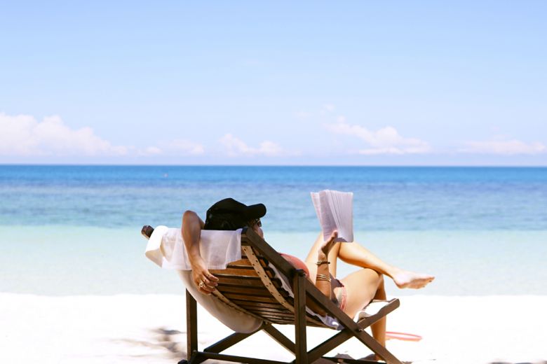 10 nuovi libri da leggere sotto l’ombrellone