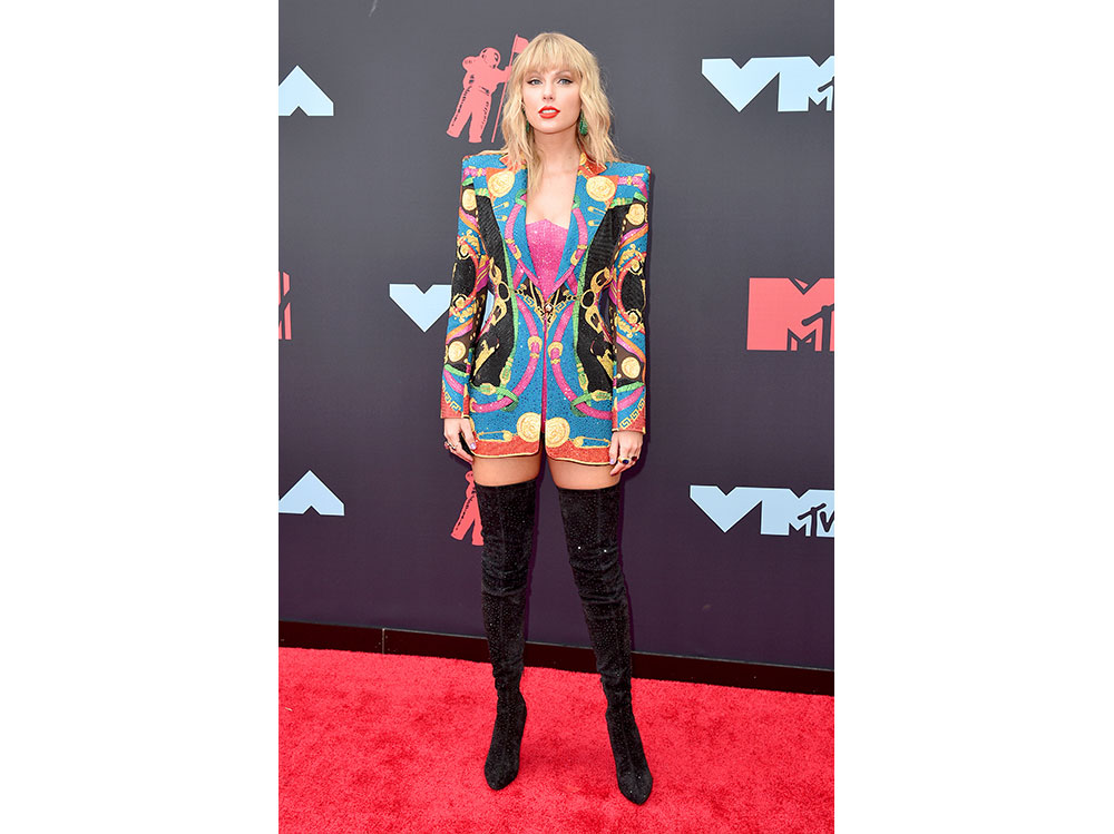 Taylor-Swift-in-Atelier-Versace