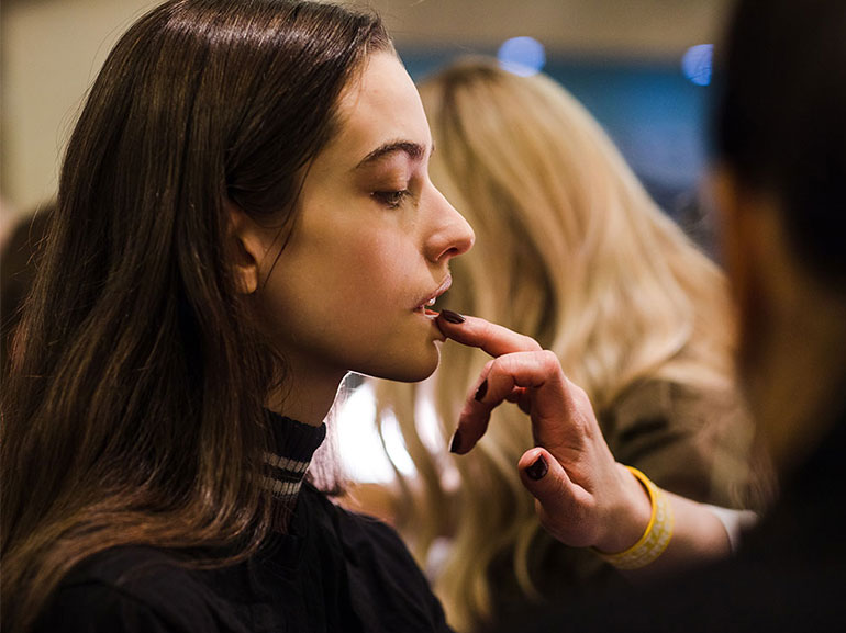 backstage-beauty-bobbi-brown-mobile