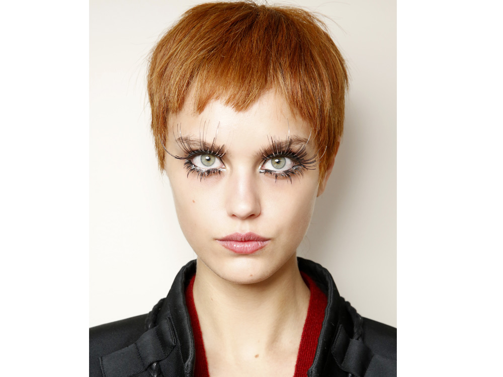 bowl-cut-charlize-theron-taglio-di-capelli-a-scodella-02