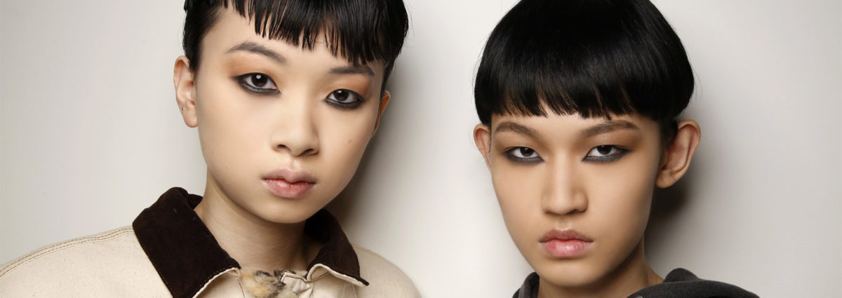 bowl-cut-charlize-theron-taglio-di-capelli-a-scodella-cover-desktop-01