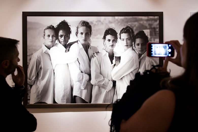 Addio a Peter Lindbergh: è morto il fotografo di moda che ha segnato l’estetica degli anni 80 e 90