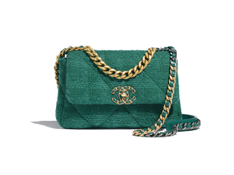 01_AS1160-B01646-BE325–The-CHANEL-19-bag-in-green-quilted-tweed_LD
