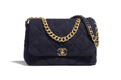 05_AS1162-B01624-MH059–The-CHANEL-19-bag-in-navy-blue-and-black-tweed_LD