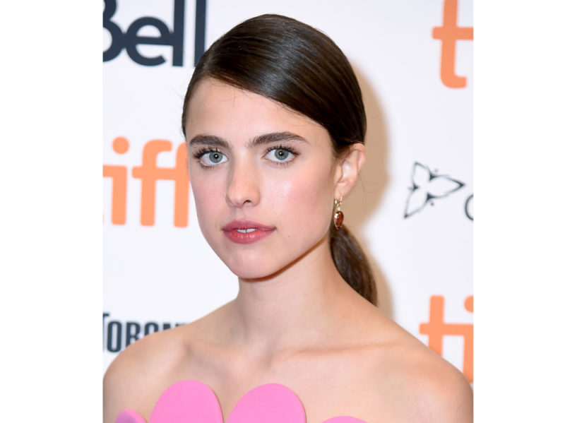 Margaret Qualley look nude per l'attrice di 