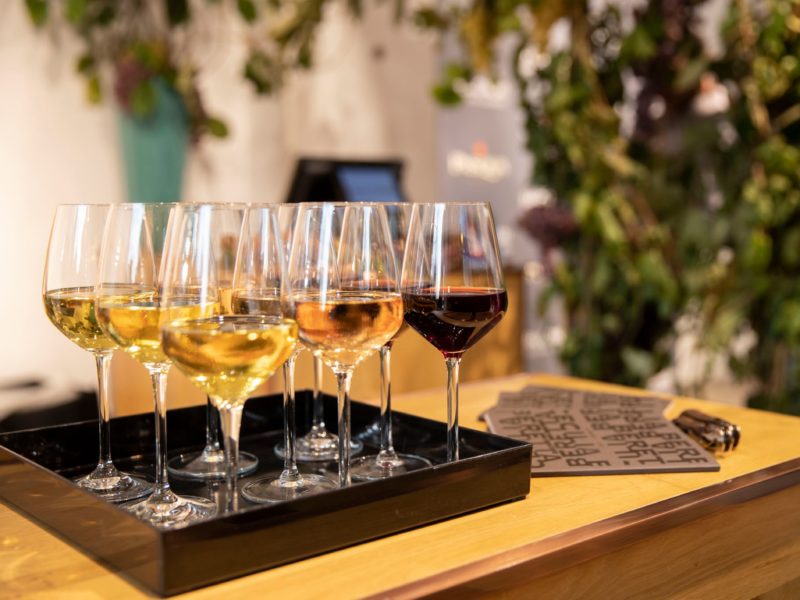 Milano wine week vini Pasqua boutique Falconeri evento La Vendemmia di Montenapoleone Milano MOBILE