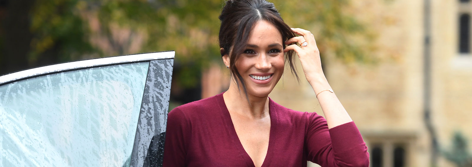 meghan-markle-gonna-DESK