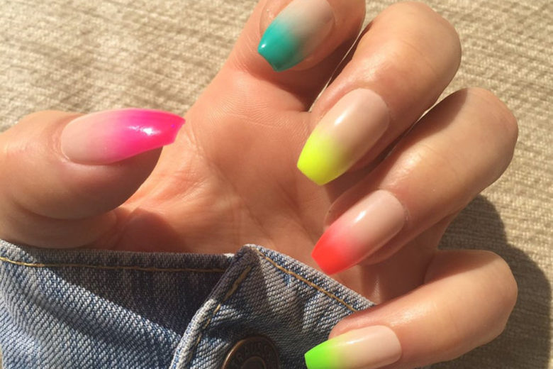 Skittles manicure: unghie come caramelle con la nail art colorata