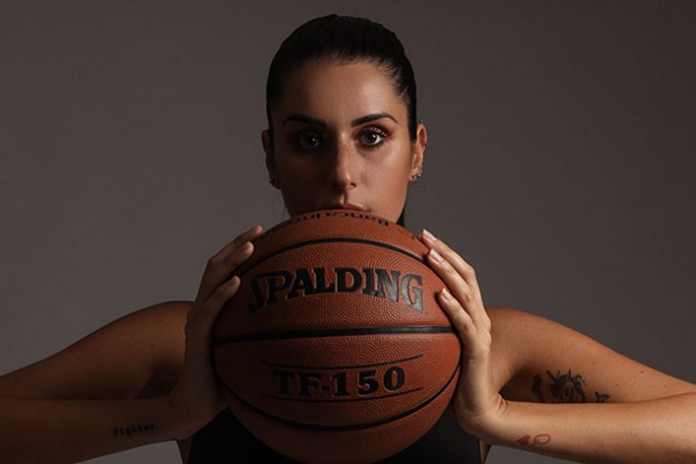 Cosa sapere del libro di Valentina Vignali, la modella dei campi da basket
