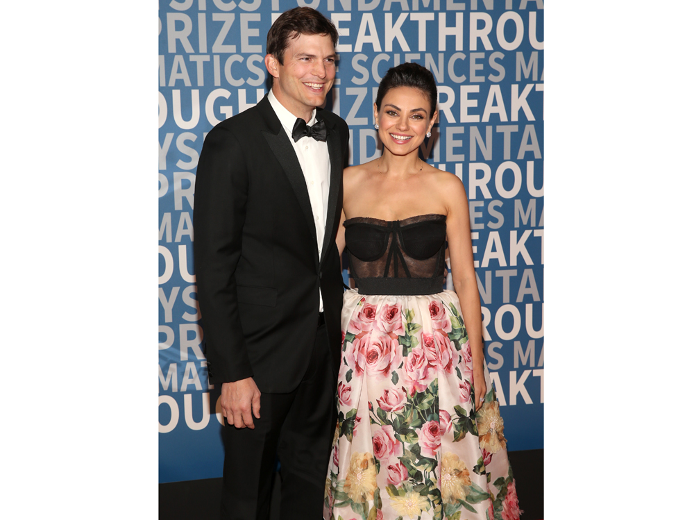 04-Mila-Kunis-Ashton-Kutcher-g
