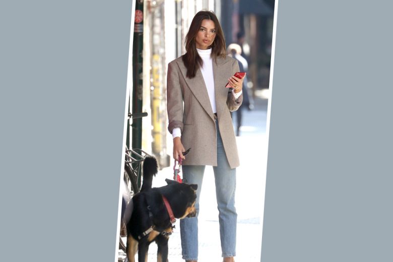 Blazer + jeans + dolcevita: la combo autunnale di Emily Ratajkowski che vorremmo indossare h 24