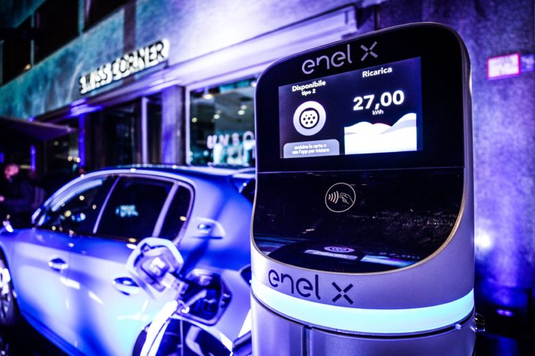 Inizia da Milano il futuro della mobilità: appuntamento a Casa Peugeot per scoprire la nuova e-208