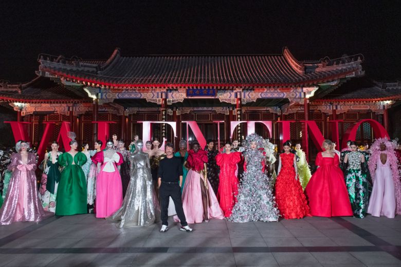 Valentino a Beijing: una sfilata Haute Couture e un party per l’apertura del nuovo flagship store