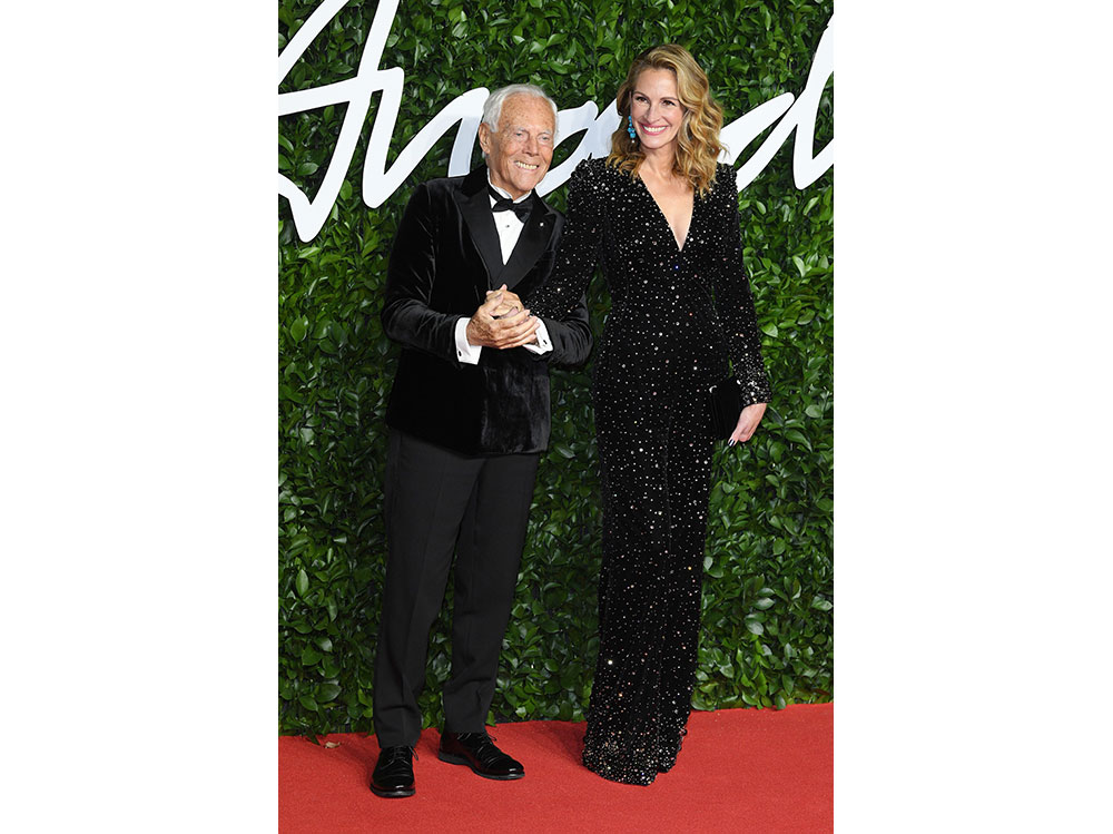 Julia-Roberts-ai-Fashion-Awards-2019-con-Giorgio-Armani