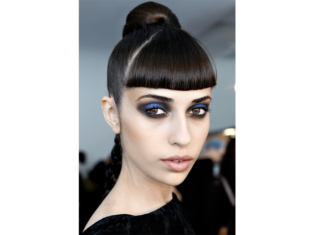 beauty-look-classic-blue-pantone-2020-trucco-blu-make-up-idee-da-copiare-3