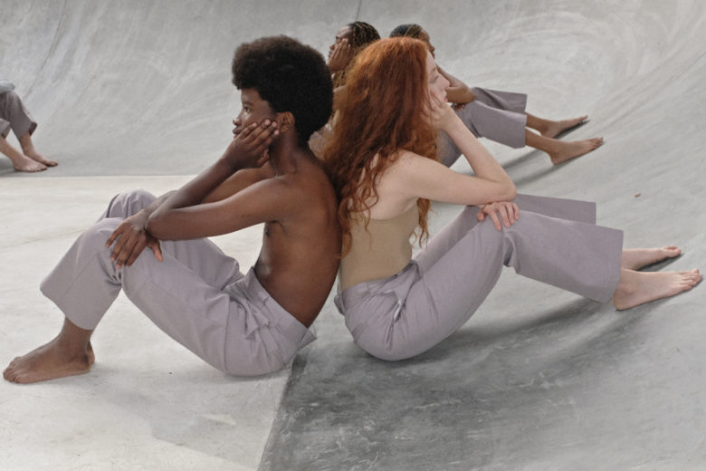 Kappa festeggia i 50 anni del logo con una performance di Vanessa Beecrof