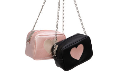 Pochette-in-ecopelle-saffiano-con-cuore-O-BAG