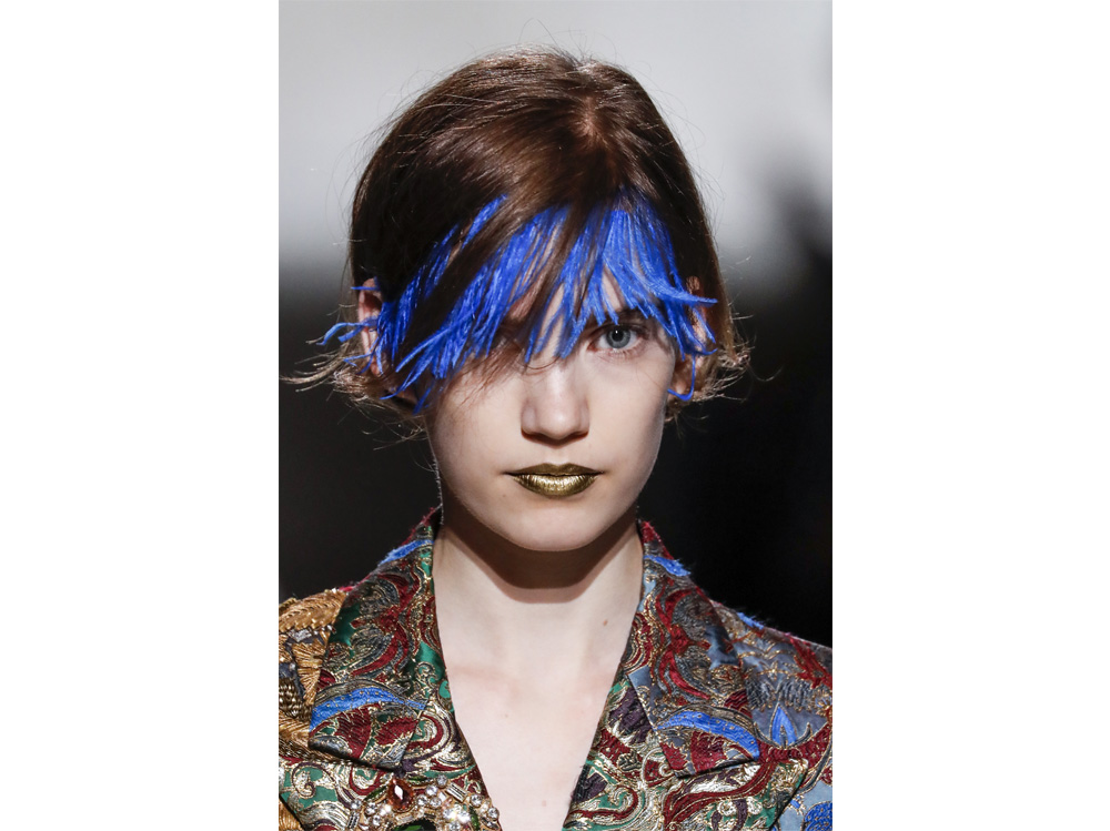 classic-blue-hair-capelli-blu-pantone-2020-tendenze-colore-tinta-02