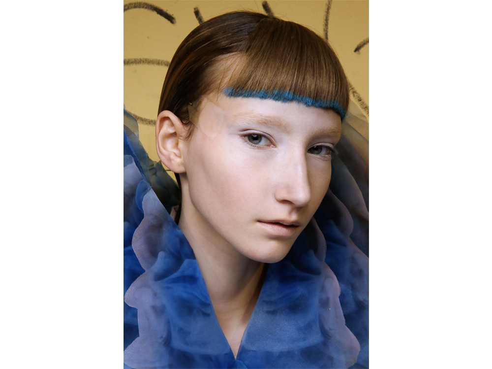 classic-blue-hair-capelli-blu-pantone-2020-tendenze-colore-tinta-03