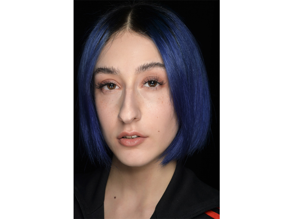 classic-blue-hair-capelli-blu-pantone-2020-tendenze-colore-tinta-06