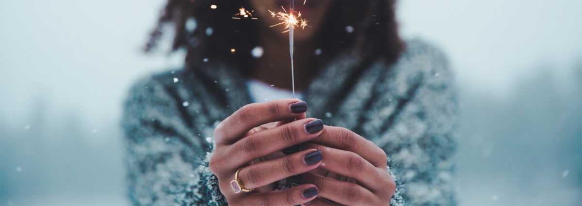 unghie-corte-nere-idee-nail-art-da-copiare-cover-desktop