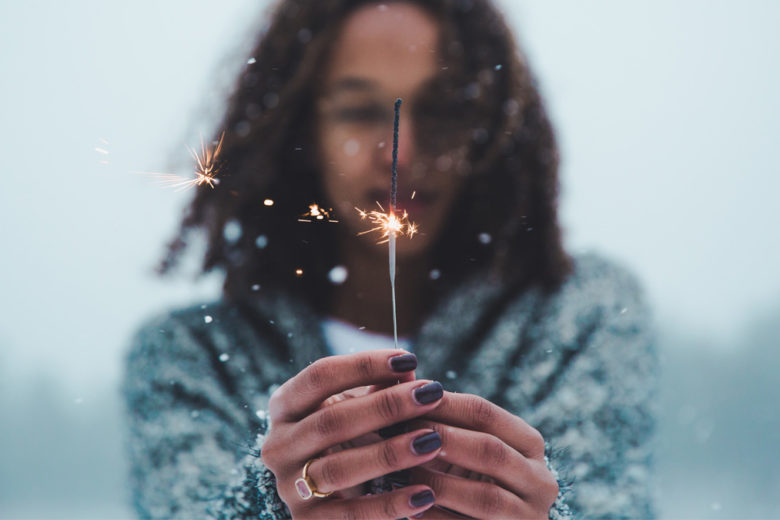 Unghie corte nere: le idee nail art più belle da copiare
