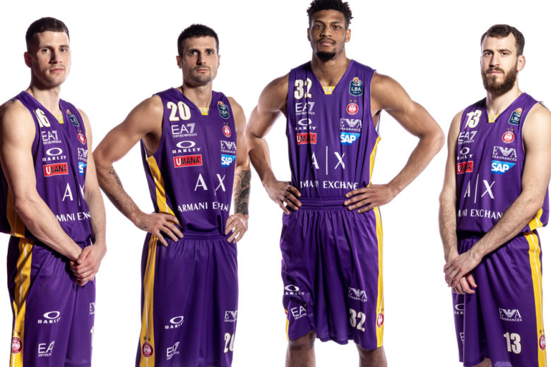 L’Olimpia Milano Basket gioca con maglie speciali in memoria di Kobe Bryant
