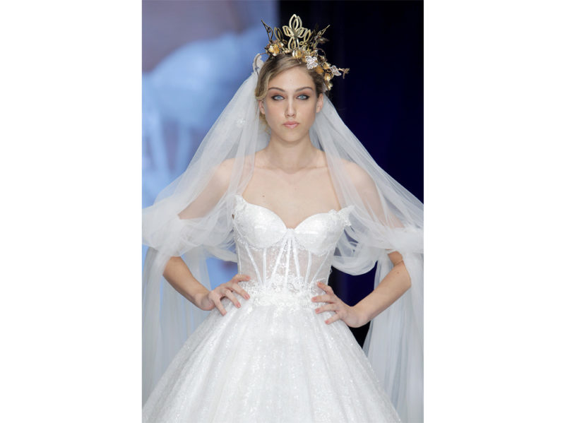 acconciature-sposa-2020-con-velo-03