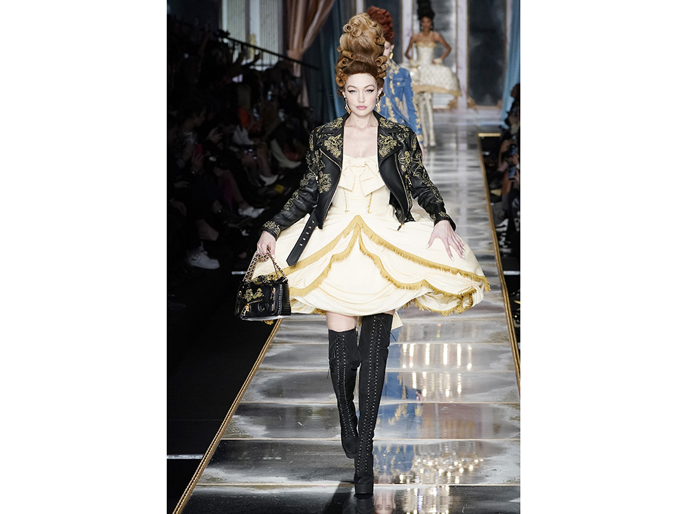 gigi-hadid-moschino-aw-2020