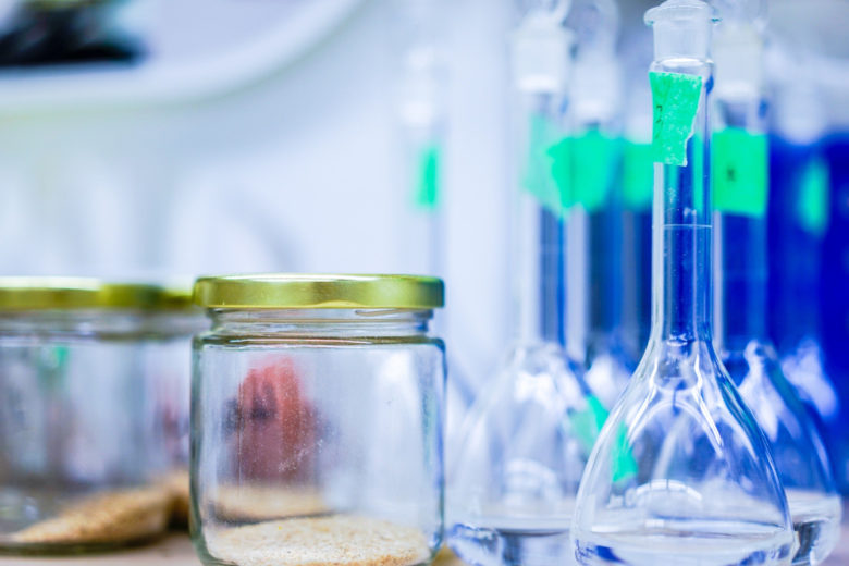 Solidarietà dal mondo beauty: alcuni esempi di conversione della produzione