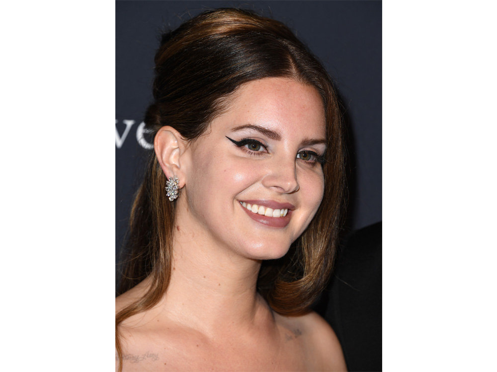 lana-del-rey-copia-il-look-make-up-capelli-14