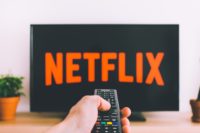 Nuove regole Netflix: non lo potremo più vedere in metro o in palestra?