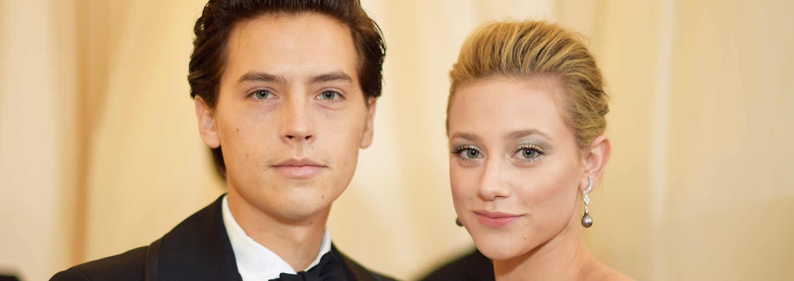 Cole Sprouse e Lili Reinhart hero