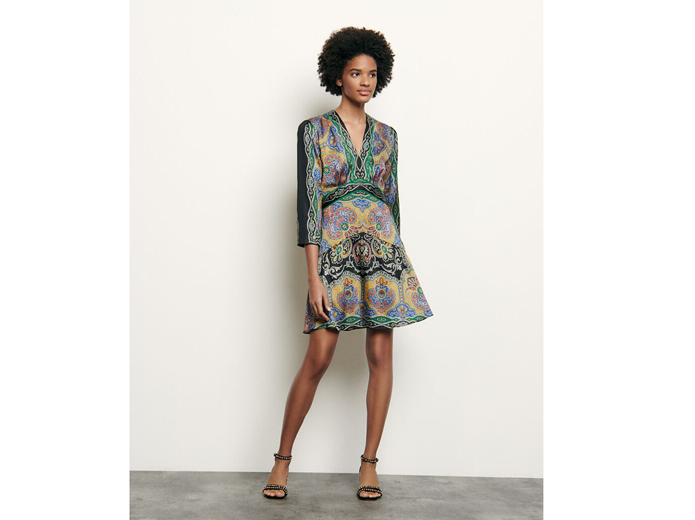 Triangolo-invertito_Vestito-a-v-corto-con-maniche_Sandro-Paris